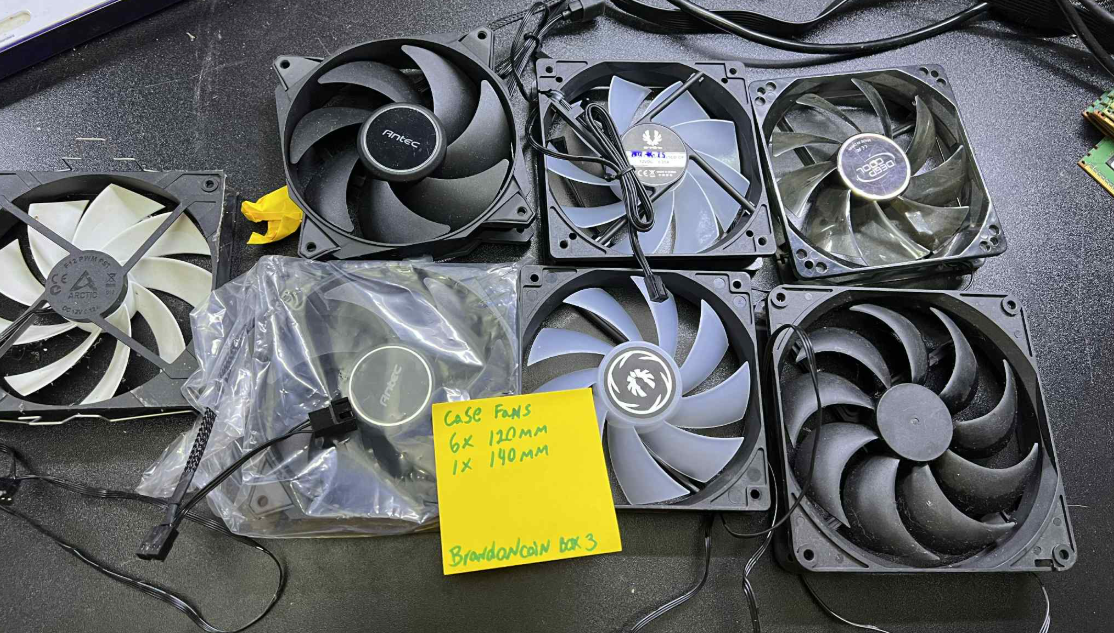 Case Fans 6x 120mm 1x 140mm