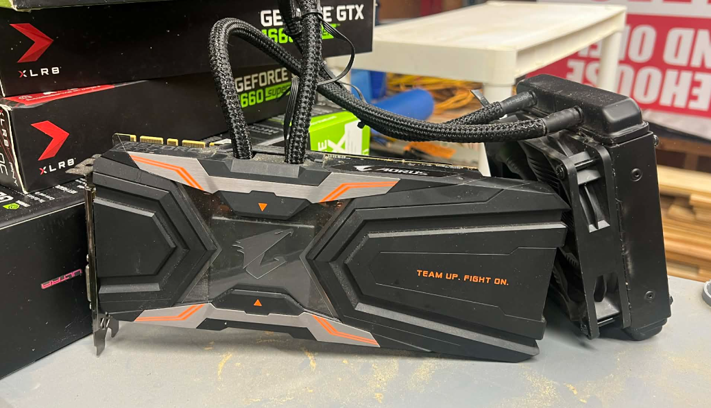 GIGABYTE AORUS GTX 1080 Ti 11GB GDDR5 PCIe Gaming Graphics Card Liquid Cooled